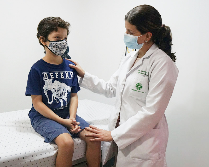 Consulta de niño con nefrólogo pediatra