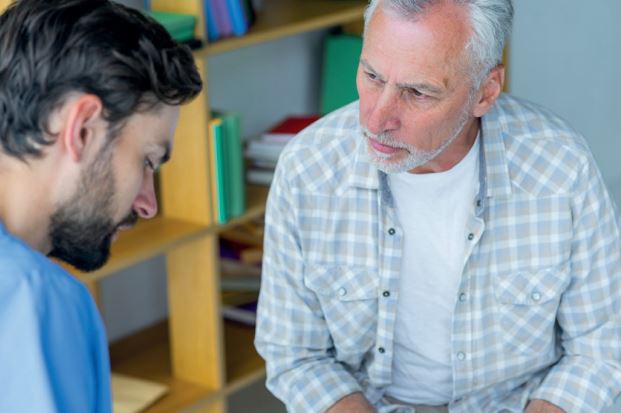 Rehabilitación física para paciente con ataque cerebrovascular acv