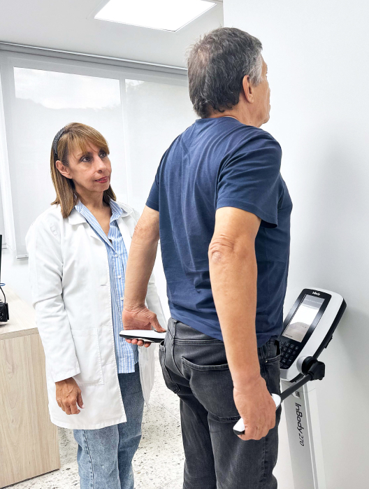 Análisis de composición corporal por impedanciometria_qué es y cómo funciona